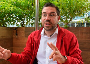 Eliminar subvenciones a congresistas, discutir segunda vuelta electoral, Ley Empleo por Hora, entre los acuerdos anunciados por el diputado Cálix