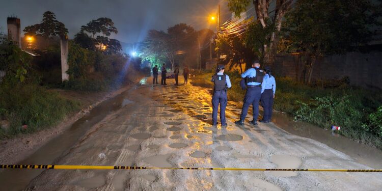 Embolsado encuentran cadáver de un hombre en colonia Bográn | Móvil Emergencia SPS