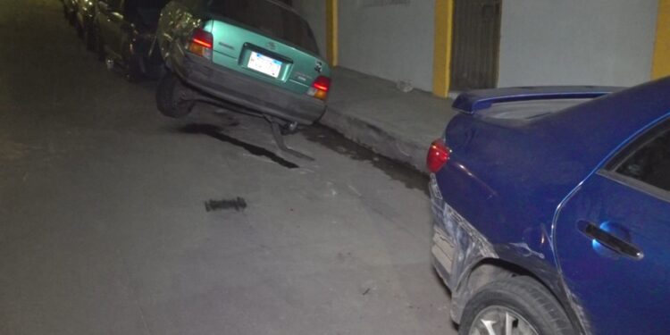 “Loco al volante” golpeó carros estacionados en el barrio Villa Adela | Móvil Emergencia TGU