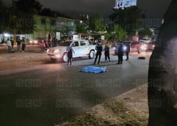 A pocos pasos del puente peatonal, mujer perece arrollada en el Anillo Periférico | Móvil Emergencia TGU