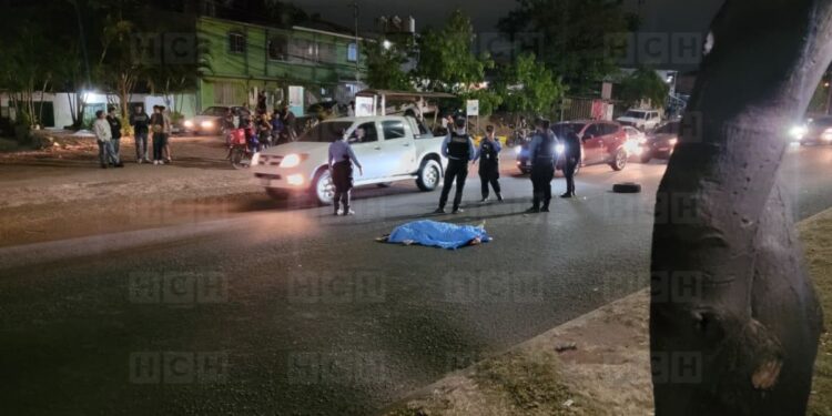 A pocos pasos del puente peatonal, mujer perece arrollada en el Anillo Periférico | Móvil Emergencia TGU