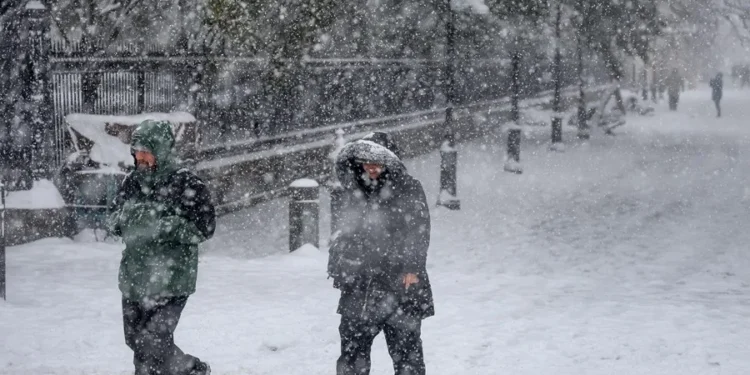 Una gran tormenta invernal amenaza a Estados Unidos y Canadá con fuertes nevadas y frío ártico