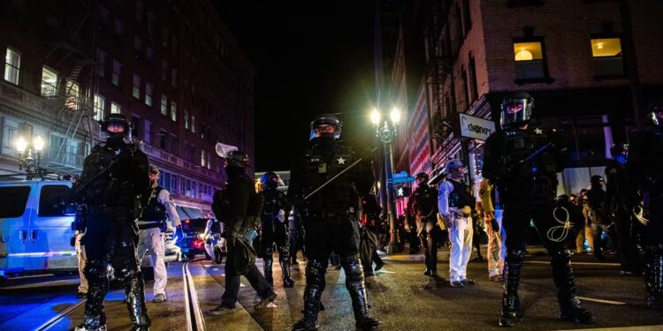 Agentes de ICE disparan y hieren a dos personas en Portland, Estados Unidos