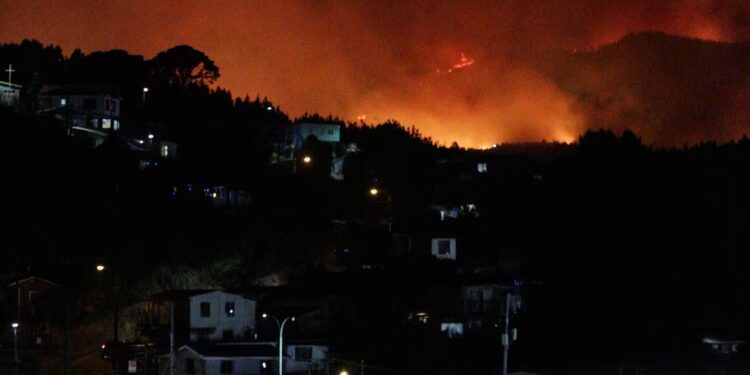 Chile decretó el estado de catástrofe por los incendios en el sur del país: hay 19 focos activos