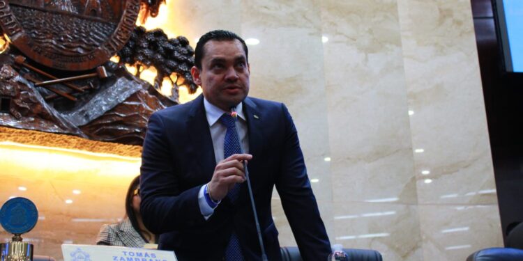 “Es un alto honor y seamos ejemplo”, así reprende el presidente Zambrano a congresistas que con sus hechos desprecian al pueblo