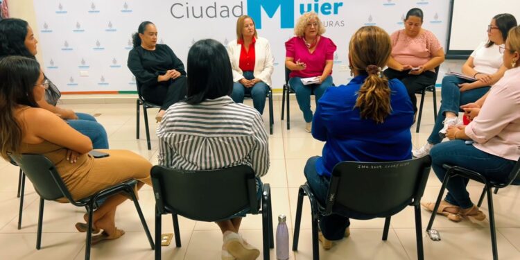 Más de 128 mil mujeres buscaron asistencia psicológica y legal en Honduras entre 2022 y 2025, detalla Ciudad Mujer