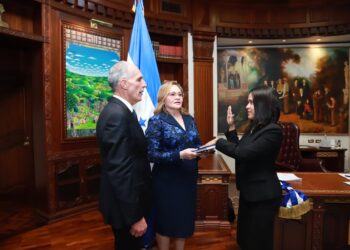 Asfura sigue dándole forma a su gobierno e integra a una dama como directora Aeronáutica Civil
