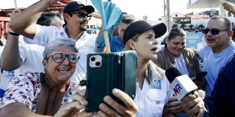 Los costarricenses acudirán a votar por la continuidad o una de las 19 opciones políticas