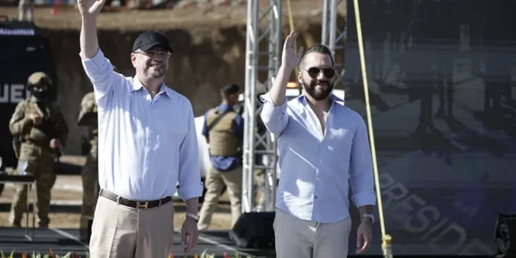 Chaves y Bukele ponen la primera piedra de la megacárcel de Costa Rica para los reos más violentos