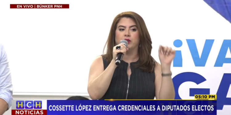 Consejera Cossette López asegura en entrega de credenciales a nacionalistas que defendió la democracia y afirma que el Partido Nacional “Hace las cosas de la mejor manera”