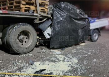 ¡Desgracia! Vendedor de lácteos perece tras impactar con rastra estacionada en carretera a Olancho