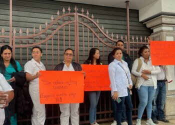 ¡Por falta de pago! Personal de redes descentralizadas de salud se toman la SEFIN