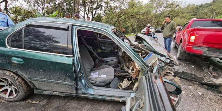 ¡Tragedia! Mujer perece tras brutal choque en la CA-11, San Juan de Opoa, Copán