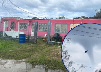 ¡Tremendo susto y pérdidas! “Tornado” arranca techo a varias viviendas en Puerto Cortés