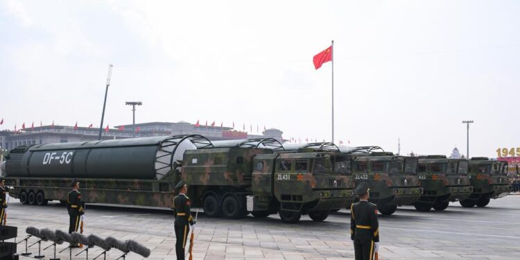 EEUU acusa a China de hacer una prueba nuclear encubierta y amenaza con retomar las suyas
