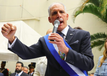 Presidente Asfura promete reparar calles, reducir instituciones gubernamentales y acabar con las devastadoras inundaciones en la zona norte