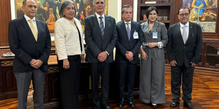 Asfura y empresarios sellan alianza por empleo, eficiencia estatal y apertura comercial