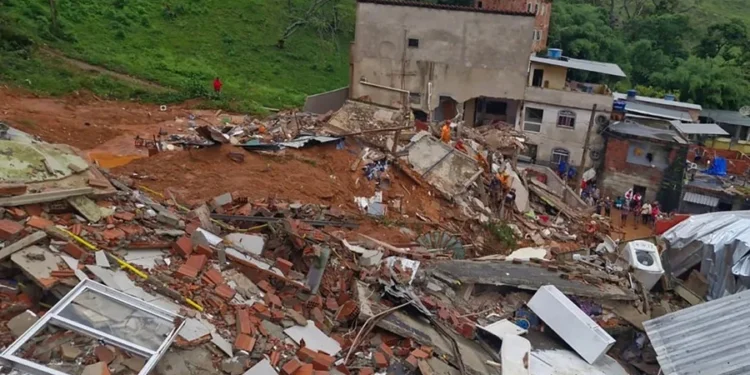 Un fuerte temporal deja al menos 28 muertos y decenas de desaparecidos por las lluvia en Brasil