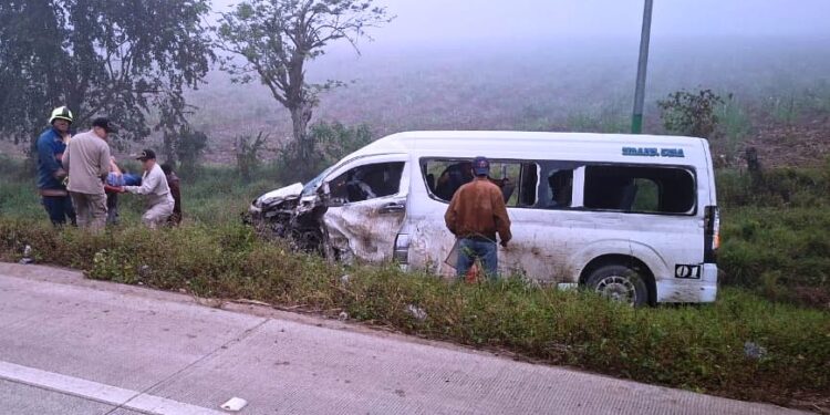 Brutal choque entre “rapidito” y camión deja más de 12 heridos en Quimistán