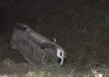 Conductor se salva de milagro tras caer a hondonada en Cofradía | Móvil Emergencia SPS