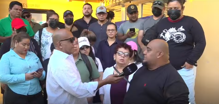 Empleados se toman alcaldía de San Manuel, Cortés exigiendo salarios retrasados