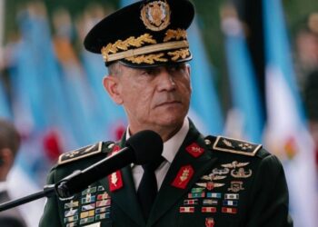 “Las órdenes se cumplen, siempre y cuando sean legales; no arbitrarias”, recuerda el jefe de FFAA