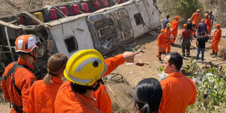 Al menos 15 peregrinos muertos en Brasil en un accidente de autobús