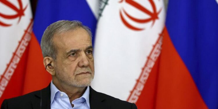 Ante presiones de Trump Irán negociará su programa nuclear con EE. UU.