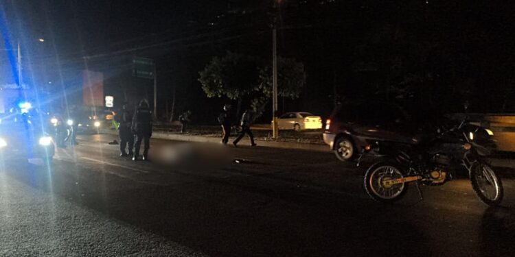 Hombre perece arrollado por varios vehículos en bulevar FFAA | Móvil Emergencia TGU