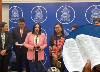 Lectura de La Biblia en escuelas no será obligatoria, confirma Educación
