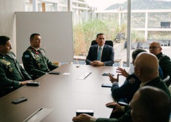 Ministro de Defensa sostuvo reunión con máximas autoridades de FFAA