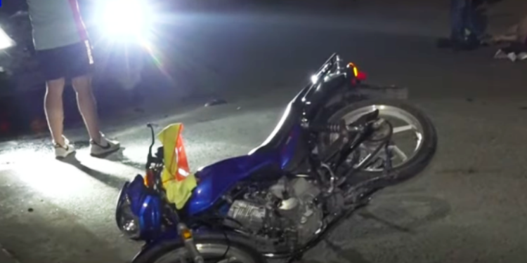 Motociclista se pasa un semáforo en rojo y por poco amanece en la morgue | Móvil Emergencia SPS