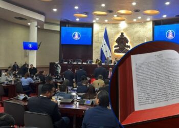 Presentan moción para lectura de La Biblia en centros educativos