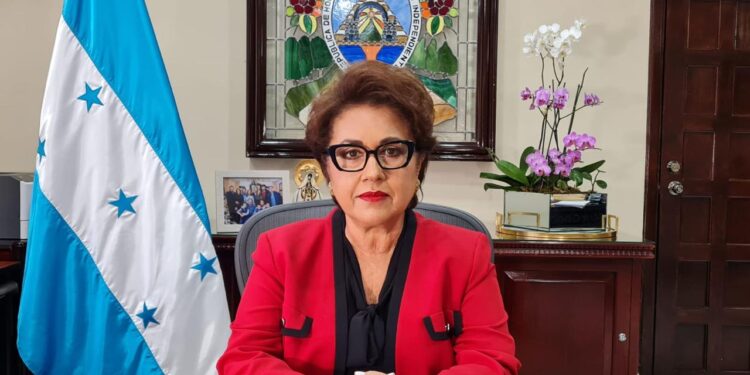 Presidenta de CSJ advierte que despojarla de sus facultades administrativas plenas, pondría en riesgo la independencia del Poder Judicial