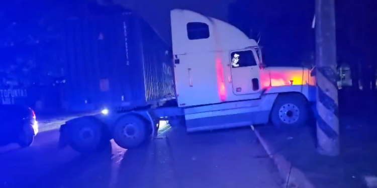 Rastrero huye tras quitarle la vida a motociclista en el Segundo Anillo | Móvil Emergencia SPS