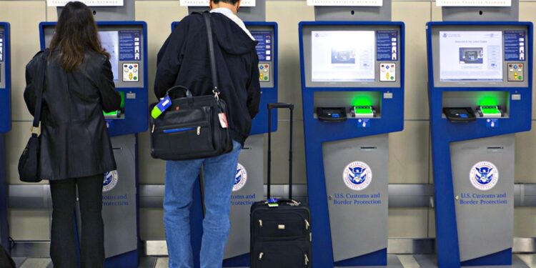 Suspensión de controles rápidos en aeropuertos de EE. UU. por cierre gubernamental