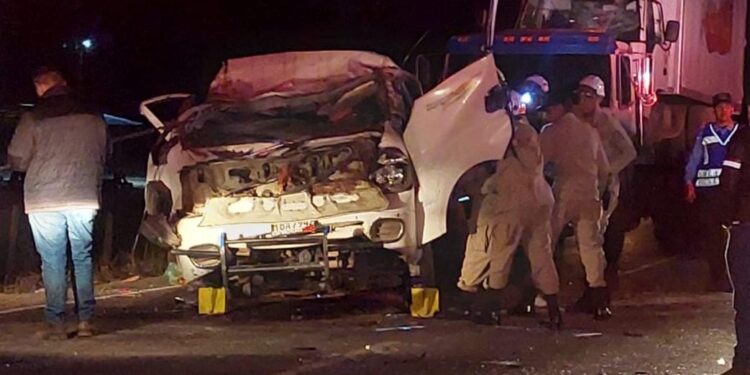 Tripulantes de camioncito perecen tras brutal choque en carretera a Olancho | Móvil Emergencia TGU