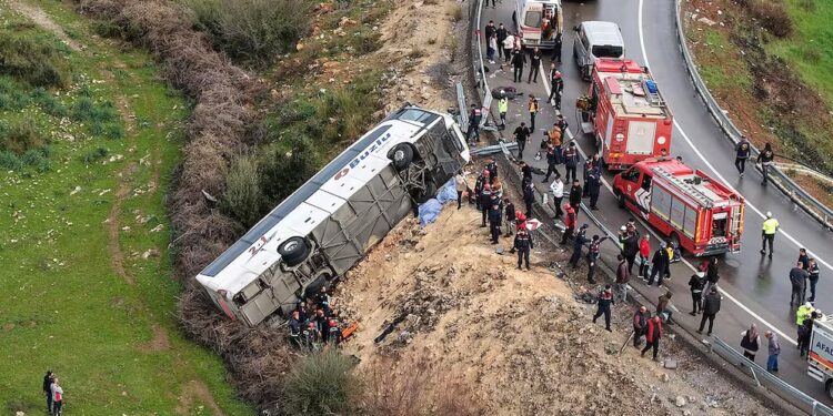 Al menos ocho muertos y 26 heridos en un accidente de autobús en Turquía
