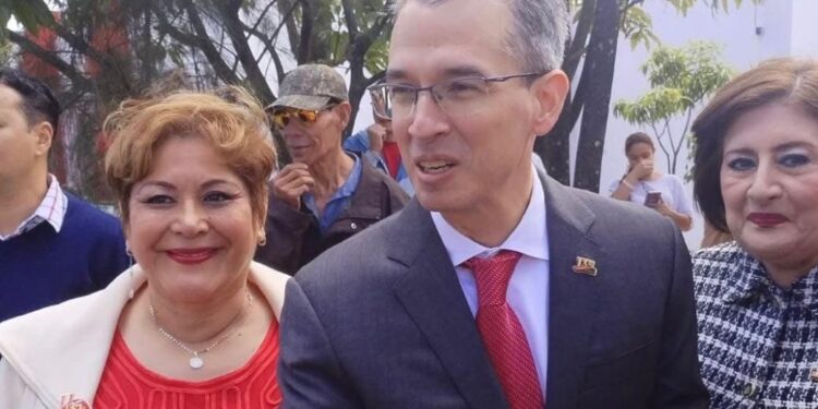 El empresario José Azcona Bocock propone plan preventivo para carreteras, no bacheo
