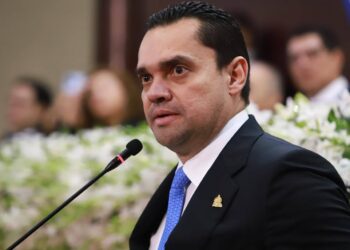Zambrano asegura que no hay juicio político en agenda, pero advierte: “A ningún diputado que lo pida, se le puede poner un bozal”