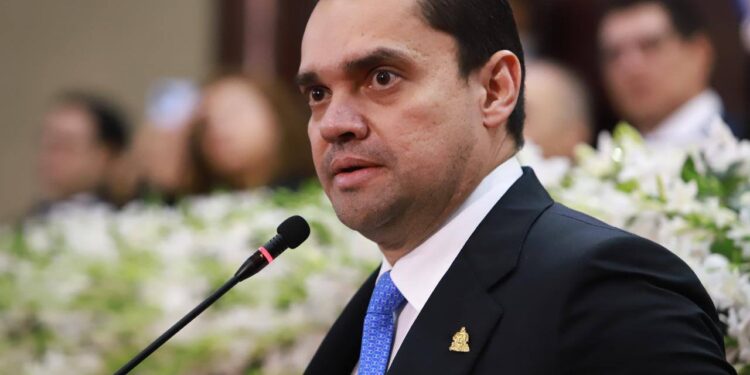 Zambrano asegura que no hay juicio político en agenda, pero advierte: “A ningún diputado que lo pida, se le puede poner un bozal”