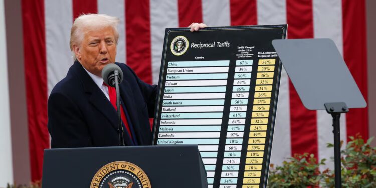 Hoy entra en vigor el nuevo arancel global del 15% impuesto por Trump