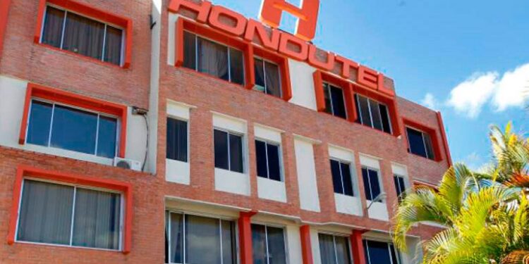 En “agonía eterna” Hondutel, la otrora “Gallinita de los Huevos de Oro” del Estado