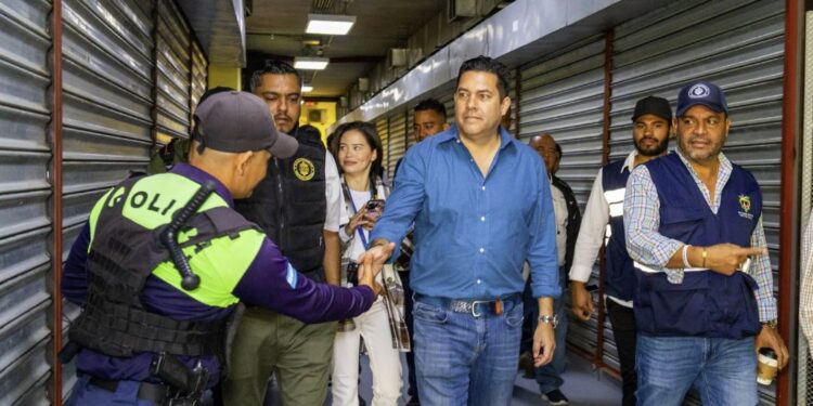 Juan Diego Zelaya supervisa habilitación del túnel Miraflores y destaca la seguridad y limpieza
