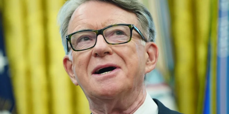 Detienen al exministro y exembajador británico en EE.UU. Peter Mandelson por el caso Epstein