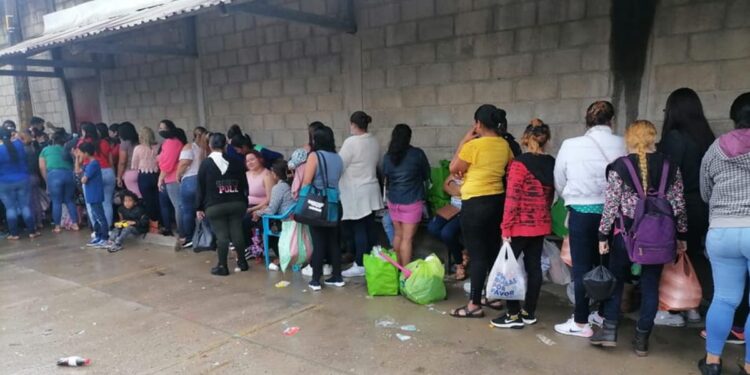 ¡A derrochar amor! Centros penales permitirán visitas familiares y conyugales del 13-16 febrero