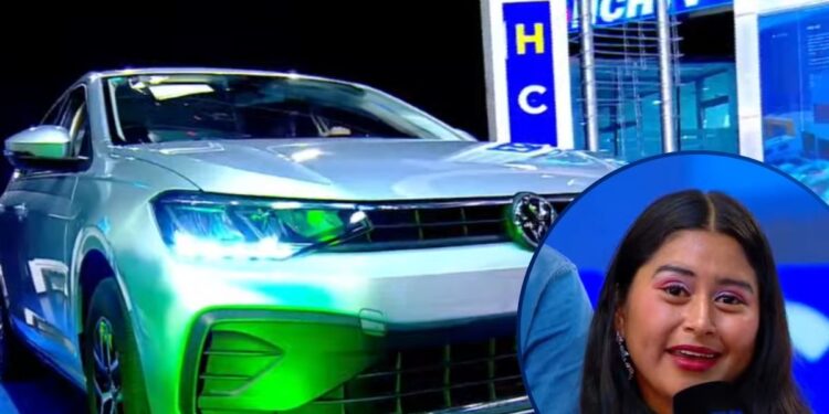 ¡Contenta y agradecida! HCH entrega a Doña Mery, el vehículo “de paquete” que se ganó por descargar nuestra App