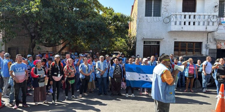 ¡No hay acuerdo! Vendedores ambulantes piden volver al Paseo Liquidámbar; AMDC dice que no
