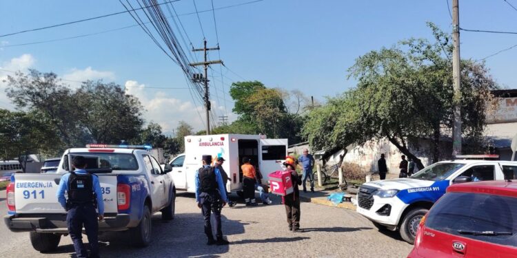 ¡Lamentable! Pasajera de moto perece tras embestida de camioneta en SPS