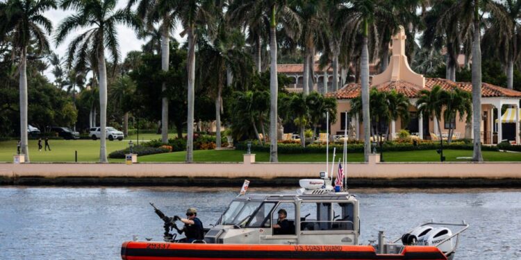 ¡Otra vez! Matan a tiros a una persona que intentó ingresar a la residencia de Trump